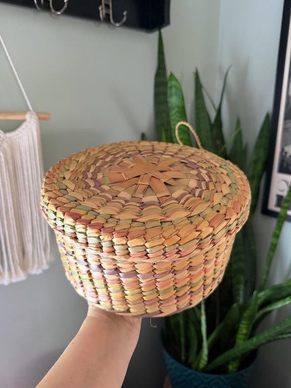 VTG Pastel Jewel Tone Round Woven 9” Palm Leaf Boho Basket